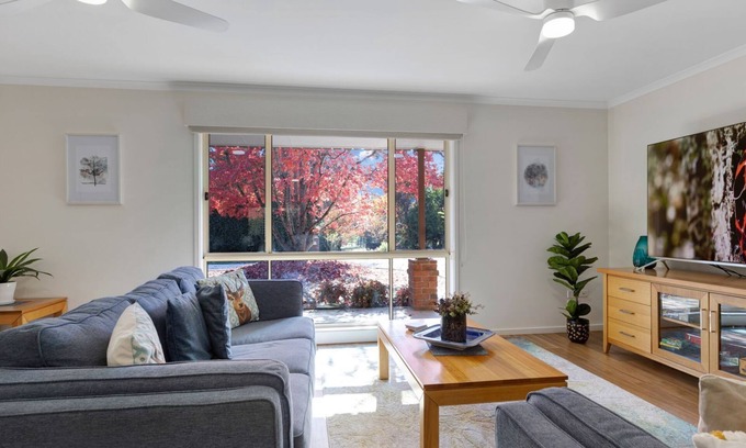 Bright House | Perfectly Located in Bright - Family-Friendly with Kitchen