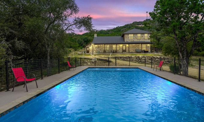 Concan House | Prime Location in Concan with Private Pool & River Access