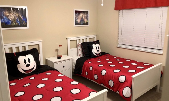 Crestwynd Bay House | Family-Friendly Retreat Just Turns Away from Disney!