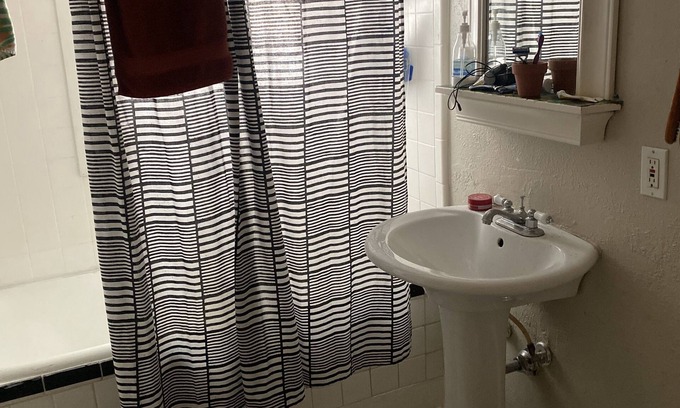 Kessler Apartment | Steps from Vibrant Bars and Restaurants in Bishop Arts