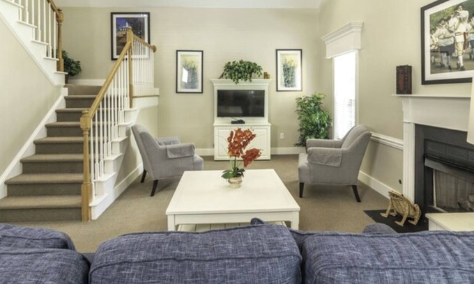 Lackey House | Conveniently Located Near Water Country USA & Busch Gardens
