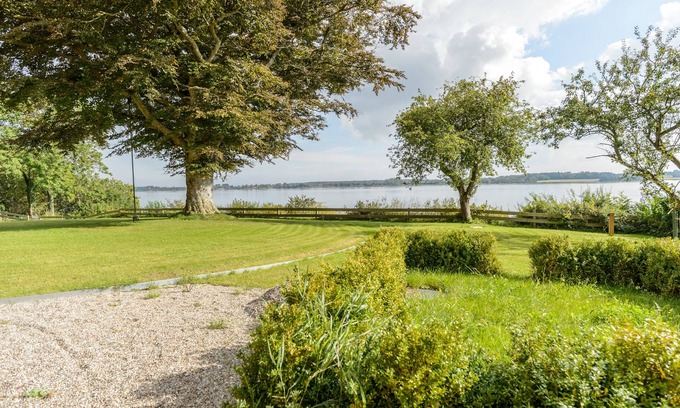 Rabenkirchen-Faulueck House | Experience Tranquility at Right on the Schleiufer Hotel