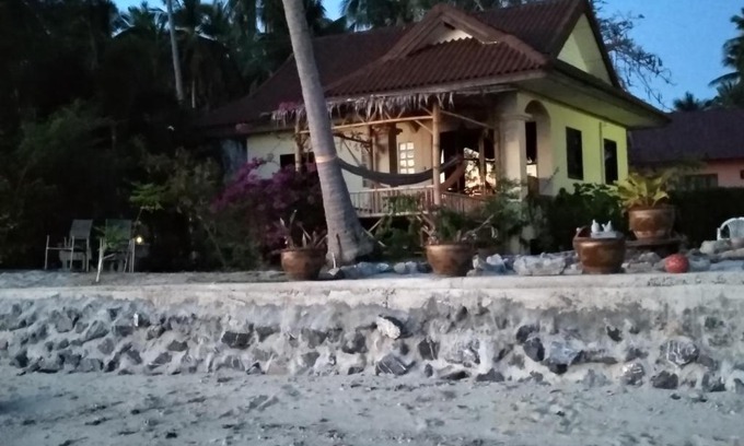 Thong Krut House | Beach House Retreat with Ocean Views and Pet-Friendly Stays