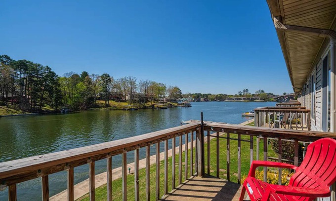 Mid America Condo | Oceanfront Retreat: Guest Rated 10/10 with Breakfast & More