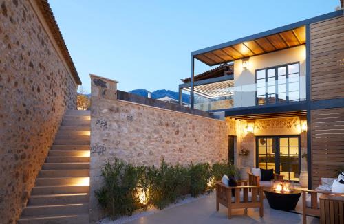 Riglia Villa | Riglia Residence: Oceanfront Getaway with Pool & Hot Tub