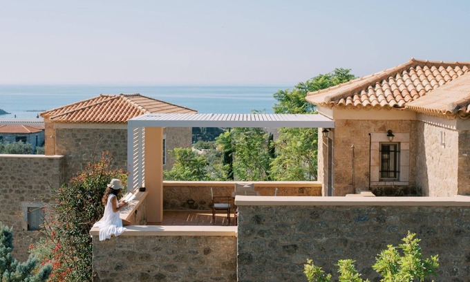 Riglia Villa | Riglia Villas - Villa Elea: Relaxing Getaway with Pool & Kitchen