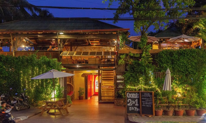 Kampot Hotel | Discover Rikitikitavi: Top-Rated Hotel with Pool & Dining