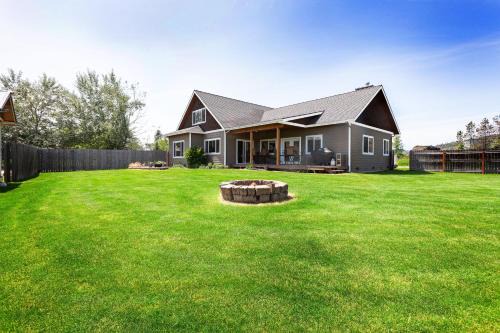 Laclede House | Pet-Friendly Riley Creek Retreat with Perfect 10/10 Rating