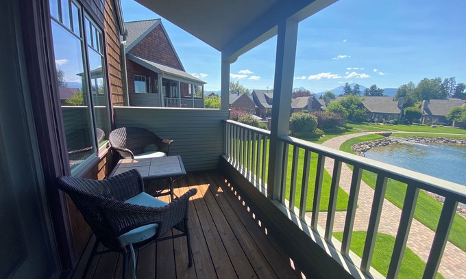 Sisters Condo | Experience Riley's Mt View Condo with Pool & Spa Access