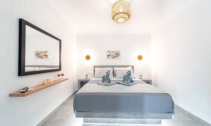 Akrotiri Apartment | Garden View Rimidi Apartment with Breakfast & Family Amenities