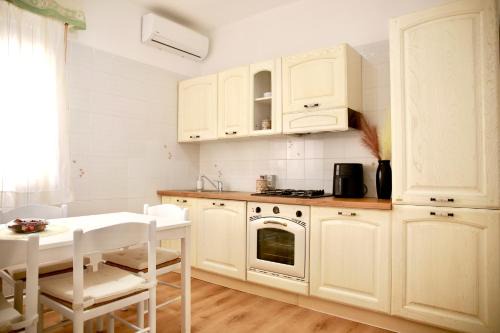 Miramare House | Discover Rimini Casa Vacanze: Pet-Friendly Retreat with Kitchen