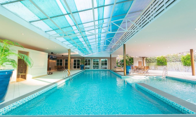 Mueang Samut Prakan District Hotel | Rimkhobfa Urban Resort: Guest Rated 9.4 with Top Amenities