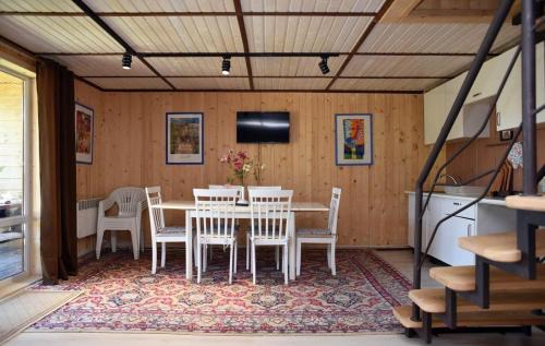 Snidavka Apartment | Cozy Rimma Шешори with Hot Tub and Sauna Amenities