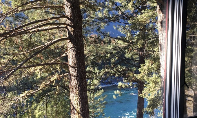 Thompson Falls Hotel | Discover Rimrock Lodge: Guest Rated 9/10 with Family Amenities