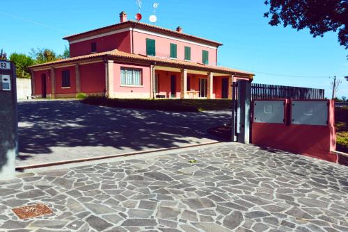Poggio Torriana Bed & Breakfast | Pet-Friendly Rinaldi House with Hot Tub & Breakfast