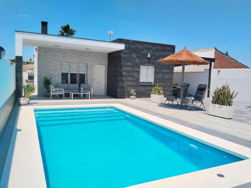 Chiclana de la Frontera House | Oceanfront Retreat: Rincón de Tesa, 4-Star Paradise Awaits