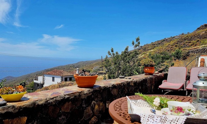 Fuencaliente de la Palma Cottage | Rincón de Mercedes: Panoramic Views and Family-Friendly Amenities