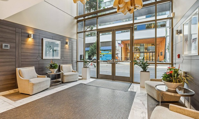 Rincon Hill Apartment | Rincon Hill 1 BR with Office & Family-Friendly Amenities