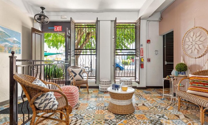 Rincon Hotel | Discover Rincon Plaza Hotel: Oceanfront Getaway Awaits