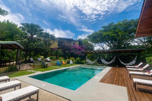 Mogote de Bagaces Hotel | Rinconcito Lodge: Family-Friendly Retreat with Pool & Dining