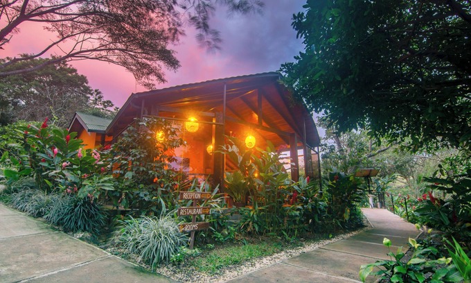 Mogote de Bagaces Cabin | Experience Relaxation at Rinconcito Lodge with Ocean Views