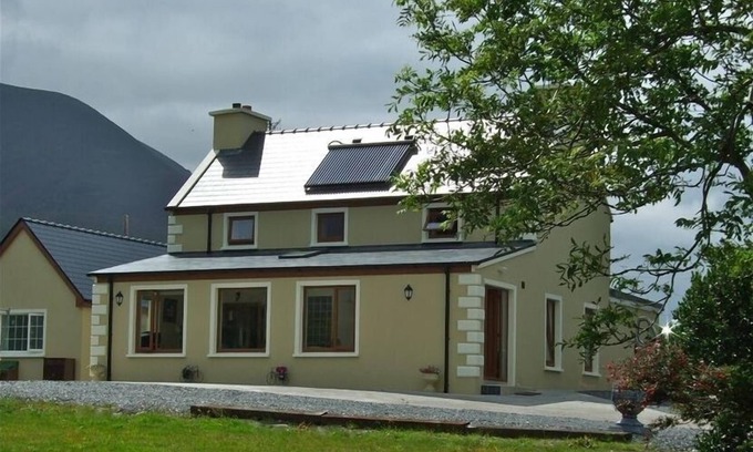 Kells House | Idyllic Ring of Kerry Home with Mountain & Sea Views