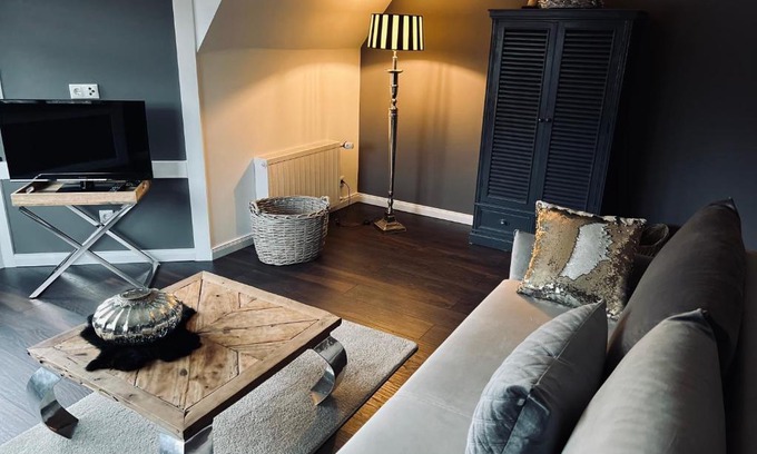 Adenau Bed & Breakfast | Pet-Friendly Retreat at Ring Residenz by E&P Concept