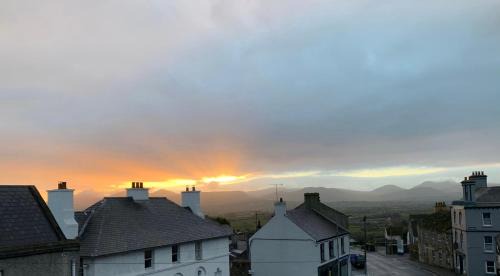 Rathfriland House | Discover Ringfort Manor: Pet-Friendly Escape with Breakfast
