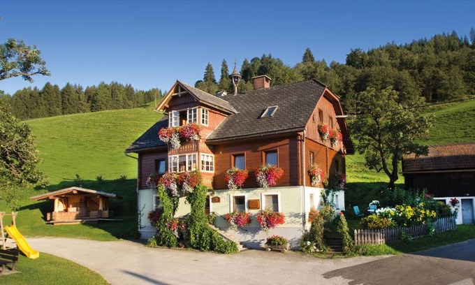 Michaelerberg House | Discover Ringlerhof: Pet-Friendly Hotel with Kitchen Access