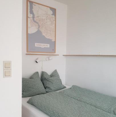 Rinkenaes Apartment | Cozy Zimmer Lille Værelse: Pet-Friendly & Family Amenities