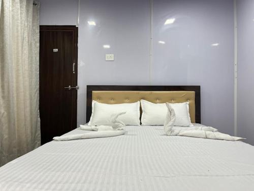 Kadadhe Resort | Oceanfront Relaxation at Rio Emrys Resort with Pet-Friendly Perks