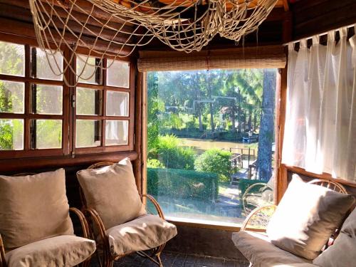 Partido de Tigre Cabin | Discover Rio Manso Tigre: Pet-Friendly with Ocean Views