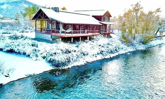 South Fork Cabin | Rio Oasis - Riverside Retreat with Spa & Breakfast Included