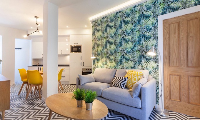 Almendrales Apartment | Discover Rio Plaza IV: Family-Friendly Madrid Retreat