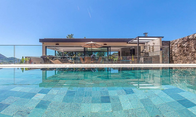 Jardim Botanico Villa | Inviting Getaway with Pool and Ocean Views in Jardim Botânico