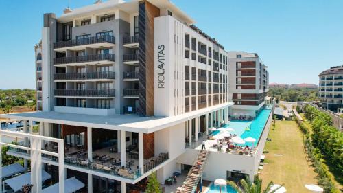 Sorgun Mahallesi Hotel | Riolavitas Resort & Spa: Oceanfront Retreat with Pool