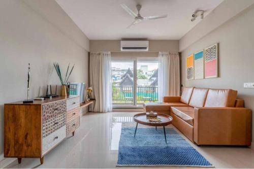 Nerul Apartment | Ripples: Poolside Retreat with River Views Near Coco Beach