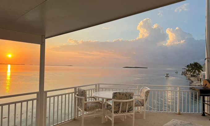 Cutthroat Harbor Estates House | Rise And Shine On The Water