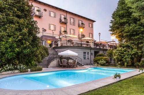 Tigliole Hotel | Cozy Ristorante Albergo Ca' Vittoria with Ocean View Pool