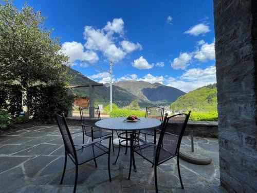 Intragna Bed & Breakfast | Pet Friendly Oceanfront Retreat at Ristorante della Stazione