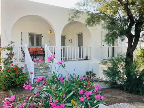 Logaras House | Relax at Rita's Beachfront House with Ocean Views