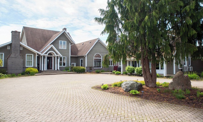 Cape Breton Regional Municipality Cottage | Relax at Rita’s Retreat with Indoor Pool and Lake Views