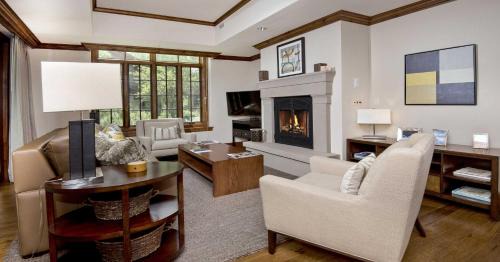 Vail Apartment | Ritz Carlton Residence #5 Condo with Pool & Hot Tub