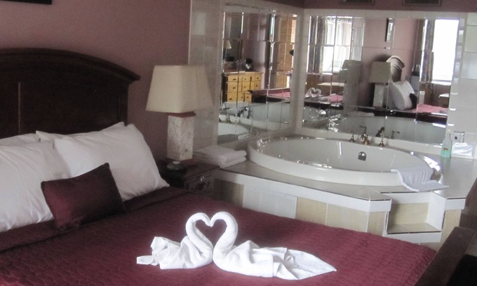 Fallsview Hotel | Budget-Friendly Ritz Inn Niagara: Breakfast & Family Amenities
