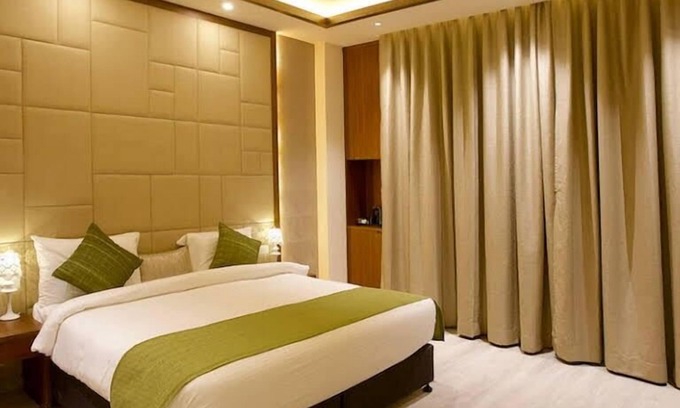 Bara Banki Hotel | Relaxing Ritz Resort: Family-Friendly with Delicious Dining