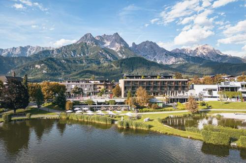 Saalfelden am Steinernen Meer Hotel | Discover Ritzenhof: 4-Star Superior Spa Hotel by the Lake