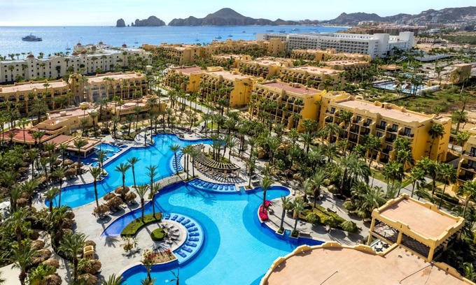 El Medano Ejidal Resort | Experience Riu Santa Fe: All-Inclusive Relaxation Awaits