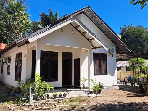 Riung Bed & Breakfast | Pet-Friendly Retreat at Riung Tiga Empat Tujuh Guesthouse