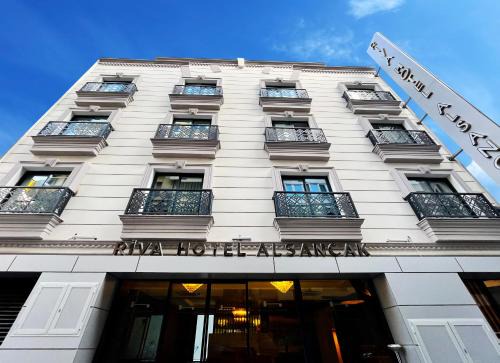 Old Town Apartment | Budget-Friendly Riva Hotel Alsancak with Family Amenities
