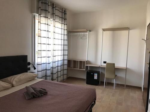 Historic Center House | Budget-Friendly Stay at Riva Reno 4 Rooms with Kitchenette